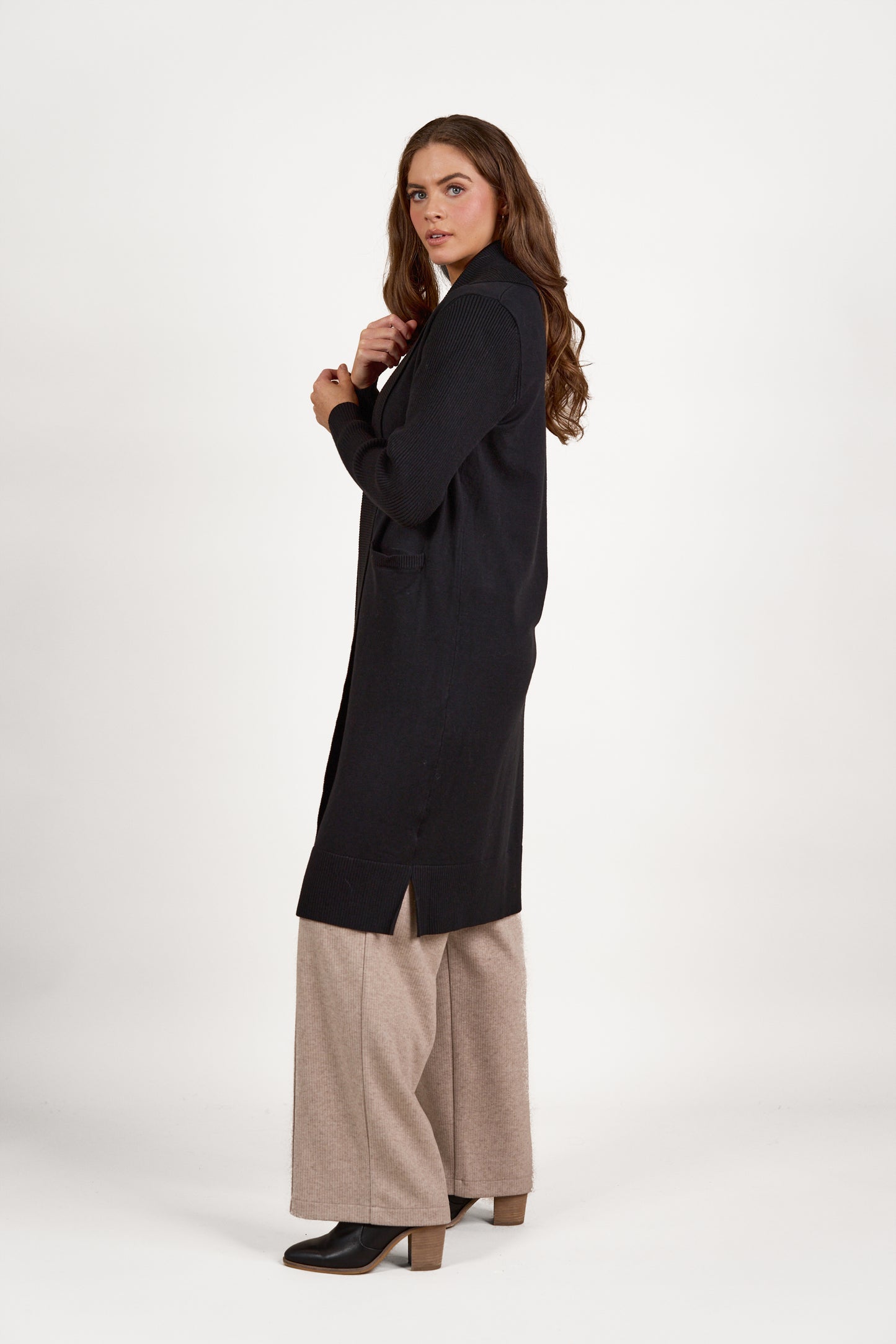 
                  
                    1065 Vassalli Open Longline Cardi with Pockets -black
                  
                