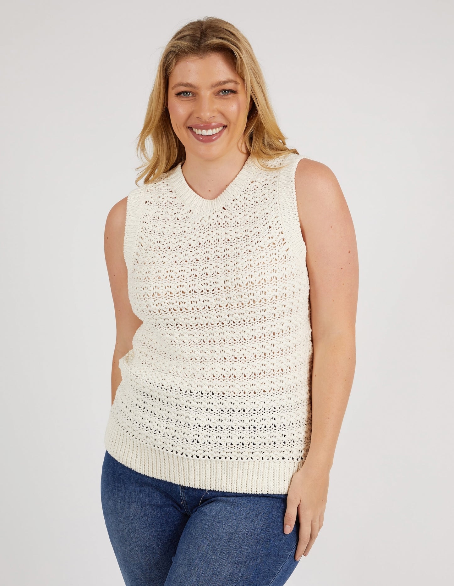 
                  
                    JANEY KNIT VEST
                  
                