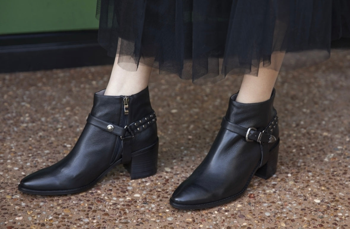 
                  
                    Isabella 2way Classic Ankle Boot -Black
                  
                