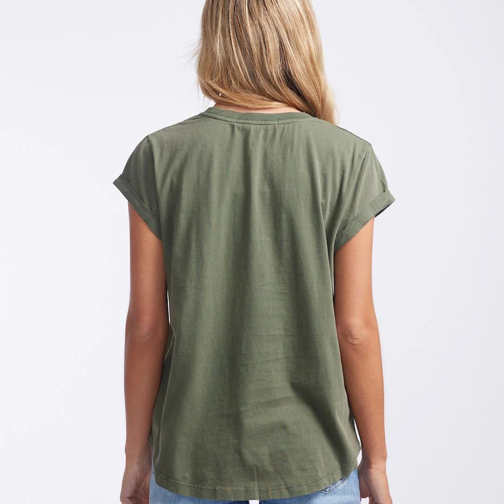 
                  
                    SIGNATURE TEE -Khaki
                  
                